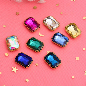 Strass en verre rectangulaires à 16 facettes avec bord doré pour la couture manuelle de vêtements DIY - Product Image 1
