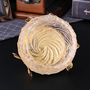 Cendrier élégant en verre à base dorée, verre transparent, motif papillon, technique personnalisée pour bol de mariage écologique - Product Image 5