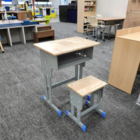 Vente directe d'usine, mobilier scolaire personnalisé pour les écoles primaires et secondaires, ensemble de bureau et de chaise en bois massif durable avec hauteur réglable