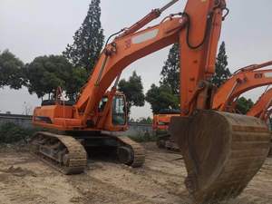 Excavadora Doosan Giant 500LCV de 80 Toneladas con Cucharón de Excavación, Equipo Pesado Usado - Product Image 4