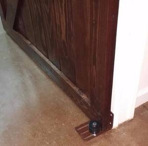 Rouleaux de séjour de guidage de plancher en acier de porte de grange de ferme robuste - Product Image 6