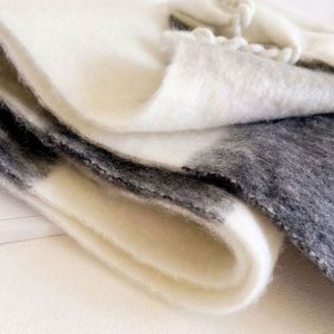 Bufandas Largas Gruesas de Nuevo Diseño para Mujer al por Mayor con Borlas, Chales de Lujo para Invierno - Product Image 4