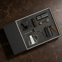 Coffret Cadeau Café Extérieur Personnalisé de Luxe – Moulin à Café Manuel, Filtre, Bouilloire, Cuillère – Design Portable en Métal et Verre, Conception Durable