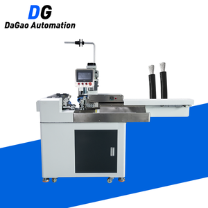 Machine automatique de dénudage et de sertissage de fils à tête unique pour bornes à immersion - Product Image 1