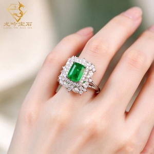 Bague de mariage en or jaune massif 14 carats avec émeraude de laboratoire de Colombie, émeraude verte 3 carats AGL et diamants de mêlée latéraux, magnifique bague solitaire - Product Image 2