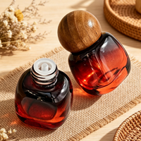 Flacon de parfum carré plat rouge ambre vintage, récipient cosmétique rechargeable avec couvercle rond en bois