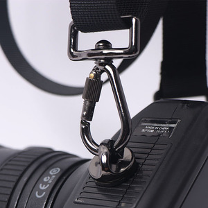 Mousqueton à dégagement rapide avec verrouillage à vis pour sac ou sangle - Product Image 5