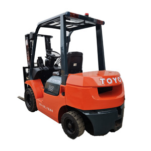 Transpaleta diésel de 2.5 toneladas, modelo 2023, 4WD, mástil de dos etapas, altura de elevación de 3m, mástil para contenedores, desplazamiento lateral, Japón - Product Image 1