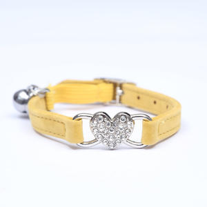 Venta al por mayor Collares de gato Corazón Diamante Ajustable Collar de gato de terciopelo con campana - Product Image 3