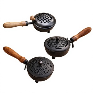Quemador de Incienso de Hierro con Recubrimiento de Polvo Negro, Diseño de 3 Patrones, con Malla y Mango de Madera, para Uso Religioso en el Hogar, Precio al por Mayor - Product Image 1