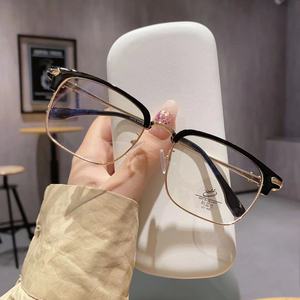 Monture de lunettes rectangulaire en métal tendance 63078, monture complète anti-lumière bleue pour hommes, verres PC, protection UV - Product Image 1