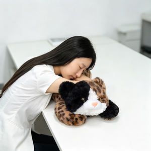 Almohada de Peluche de Gato Calico Acogedor con Estampado de Leopardo, Cojín Relleno de Algodón PP, Juguete de Animal Suave, Decoración del Hogar, Regalo Sorpresa de Cumpleaños - Product Image 4
