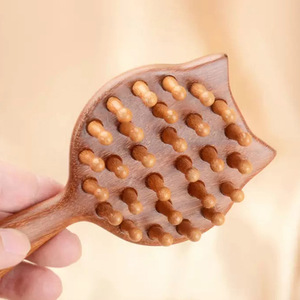 Peine de madera de sándalo con dientes anchos en forma de gato pequeño, cepillo desenredante y masajeador portátil con diseño divertido y lúdico para todo tipo de cabello - Product Image 3
