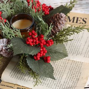 Couronne de Noël facile à obtenir avec bougie, cônes de pin, baies, mini décorations en plastique pour la table de la maison - Product Image 4