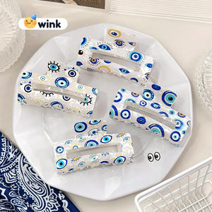 Pinza para el pelo cuadrada de PVC con diseño de tiburón, azul oscuro brillante, tamaño mediano, para un toque de elegancia diaria - Product Image 1