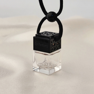 Botellas de <span class=keywords><strong>perfume</strong></span> de coche de vidrio transparente de 8ml de forma cuadrada Difusor de coche colgante de plástico con tapa de madera para ambientador - Product Image 5