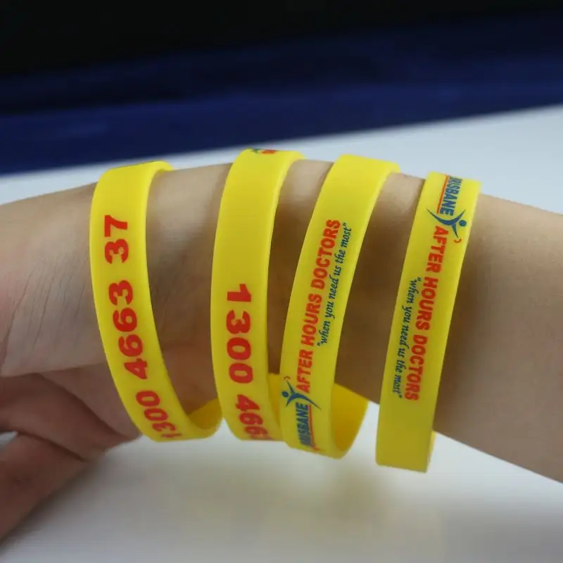 Kinder Sport En Mode Siliconen Polsband Met Op Maat Bedrukt Logo Rubber Armband Bedels