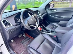 Hyundai <span class=keywords><strong>Tucson</strong></span> 280TGDi DCT 2WD Fashion Edition 2015 <span class=keywords><strong>Bianca</strong></span>, Auto Usata a Benzina Efficiente nei Consumi per Pendolarismo Urbano e Famiglia - Product Image 5