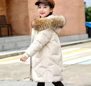 Manteau long et épais en peluche à capuche pour enfants - Manteau d'hiver en coton matelassé pour filles avec un grand col pour une protection contre le vent et une chaleur optimale en extérieur - Product Image 4