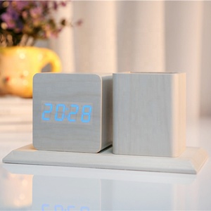 Home Office Decoratieve Desktop Multifunctionele Temperatuur <span class=keywords><strong>Display</strong></span> Digitale <span class=keywords><strong>Led</strong></span> Bamboe Houten Wekker Met Pennenhouder - Product Image 2