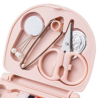 Kit de couture portable pour la maison et l'hôtel, avec boîte de rangement, aiguilles en acier, fil, enfile-aiguille, boutons et épingles
