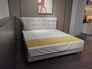 Ensemble de meubles pour chambre à coucher de luxe, style italien, lit queen size et couette avec double mousse de design classique - Product Image 3