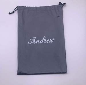 Bolsa de satén de seda negra pequeña personalizada al por mayor con cordón, reutilizable, para pelucas, extensiones de cabello, botellas, regalos, con serigrafía - Product Image 5