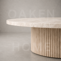 Table basse ronde en travertin OAKEN avec base en bois massif rainuré verticale, table centrale Wabi Sabi, meubles de salon pour villa