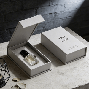 Caja de Regalo para Perfume Personalizada, Ecológica, con Impresión UV, Cierre Magnético Rígido, Forro de Esponja y Laminado Mate para Uso de Alta Gama - Product Image 2