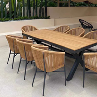 Ensemble table et chaise de bar et café d'extérieur de style minimaliste