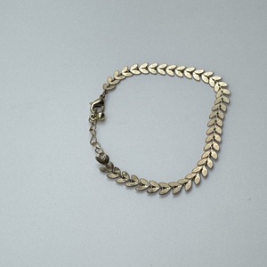 Pulsera de Cadena Ajustable con Diseño Floral, Chapada en Oro de 14K y Aleación de Zinc, Joyería para Mujer, Accesorio de Moda Simple y Versátil - Product Image 4