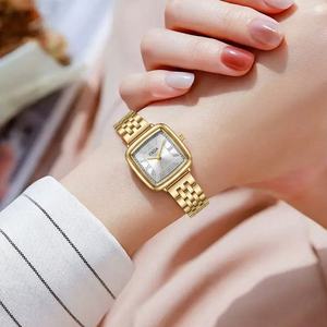 Montre carrée dorée rétro CILOA pour femmes, montre à quartz étanche personnalisable de haute beauté, cadeau de luxe léger - Product Image 2
