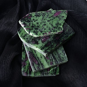 Cristal Hola al por mayor: Rodajas de gemas rojas y verdes talladas a mano, de alta calidad, estilo bohemio, forma irregular, regalo de recuerdo. - Product Image 1