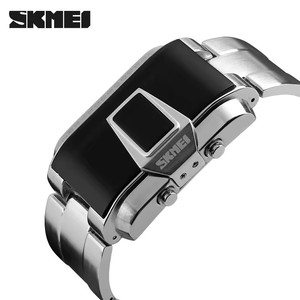 Orologio Digitale Vintage Skmei 1179 con Display LED, Colore Nero, Design Accattivante, Cinturino in Acciaio Inossidabile per Uomo, Forma Rettangolare - Product Image 3
