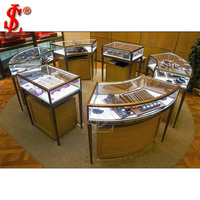 Table de présentation de bijoux en verre incurvé de luxe avec éclairage LED, armoire blanc laiteux, comptoir de vitrine de boutique en bronze