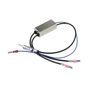<span class=keywords><strong>Adaptateur</strong></span> d'<span class=keywords><strong>antenne</strong></span> de voiture double <span class=keywords><strong>FAKRA</strong></span> vers DIN avec alimentation fantôme 12V pour l'installation de radios de rechange - Product Image 1
