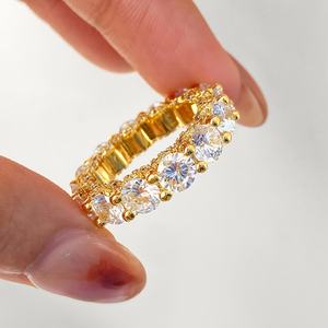 เครื่องประดับแฟชั่นสำหรับผู้หญิงสุดอินเทรนด์ แหวนเพชรซิคอนเต็มวงชุบทอง 18K ระยิบระยับ เหมาะสำหรับสวมใส่ทุกวัน - Product Image 5