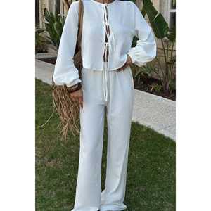 Ensemble Marlo blanc 100% lin, logo personnalisable, short deux pièces pour femmes, longueur au-dessus du genou, taille XS, pour sortir - Product Image 4