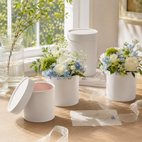 Weiße Runde Blumenbox Muttertagsgeschenk Tragbare Blumenstrauß-Geschenkbox Wiederverwendbare Hochzeits- und Party-Blumenverpackungsbox