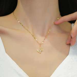 Collier Papillon Brillant en Acier Inoxydable Doré, Étanche, avec Pendentif Papillon en Zircon Cubique, Vente en Gros - Product Image 2