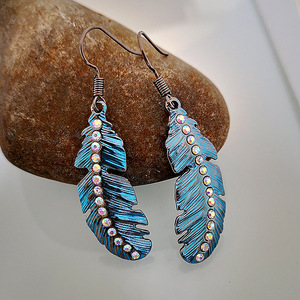 Orecchini con piume colorate per donna, stile bohémien vintage, accessori per l'orecchio da indossare tutti i giorni - Product Image 3