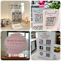 Panneau de table en acrylique découpé au laser pour salon de beauté, avec code QR et réseaux sociaux