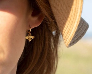Orecchini a Goccia con Ape per Donne, Design Creativo a Forma di Insetto, Eleganti in Stile Europeo, Gioielli da Indossare Ogni Giorno - Product Image 1