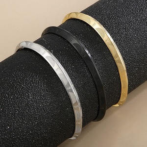 Bracelet manchette en acier inoxydable de haute qualité, nouveau design personnalisé, tendance 2024 - Product Image 5