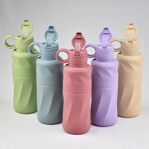 ขวดน้ำกีฬาซิลิโคนแบบพกพา ปลอดสาร BPA เป็นมิตรกับสิ่งแวดล้อม ขนาด 600 มล. ฝาปิดแบบหลอดดูด ป้องกันการรั่วซึม สำหรับเด็ก ล้างในเครื่องล้างจานได้ - Product Image 1