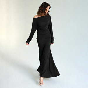 Ensemble décontracté européen style décontracté, composé d'un haut à manches longues, coupe ajustée et flatteuse, épaules dénudées, et d'une longue jupe sirène à taille basse et tombé fluide. - Product Image 4