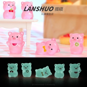 Figurine de cochon de dessin animé en résine, effet lumineux dans le noir, mini porte-clés animal, décoration d'intérieur, pour studio créatif DIY Rainbow Candy - Product Image 1