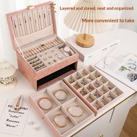 Exquisite Blumenprägung Große Retro-Schmuckaufbewahrungsbox aus PU-Leder mit Hochwertigen Beschlägen
