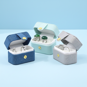 Mini joyero, estuche portátil para anillos, pequeña caja de joyería de cuero, estuche de viaje para guardar joyas, caja de regalo para dos anillos - Product Image 5