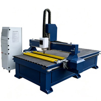 Machine de gravure CNC pour le travail du bois, la fabrication de meubles, de portes, de panneaux MDF et de contreplaqué.